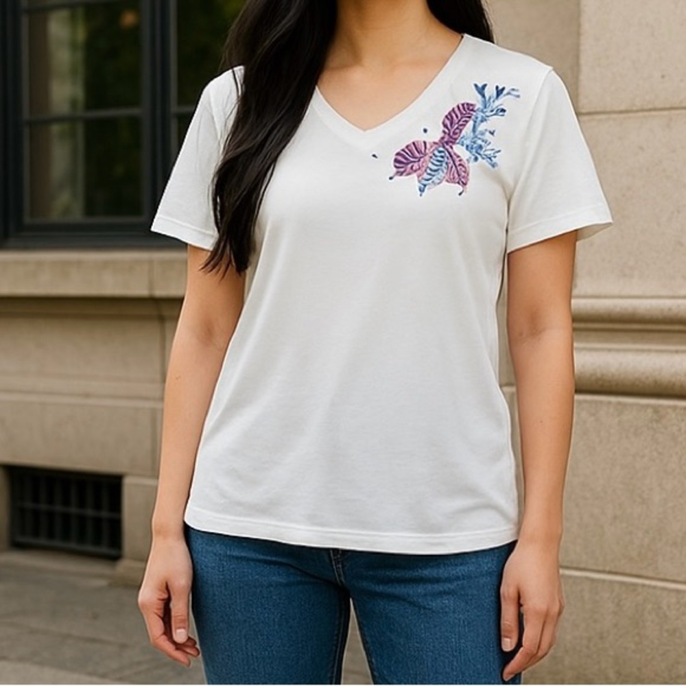 Kim Rogers Top Tee White V-Neck Short Sleeve Purple Blue Bling 1X Shells